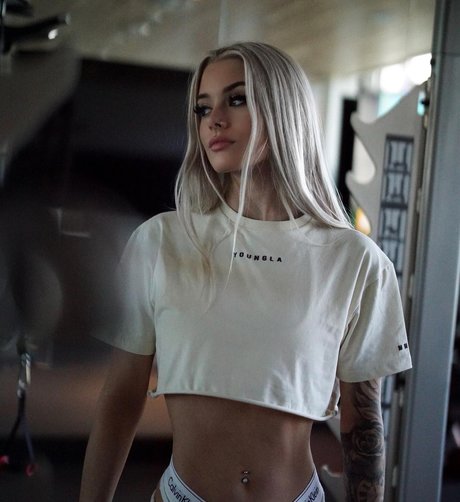 Mackenzie Ray_ かわいいスター 写真