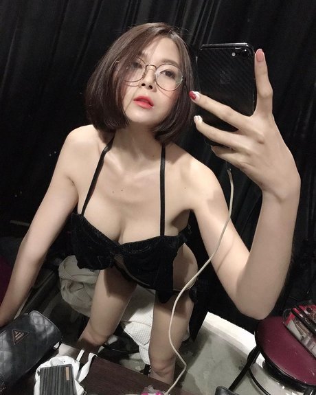 アジアの女の子限定ファン アダルト 写真