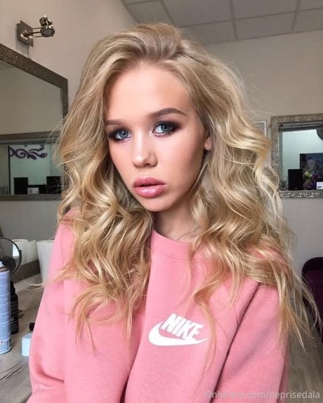 スターティーンオンリーファンズ アート裸 画像