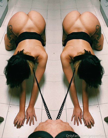 痩せた金髪の熟女OnlyFans アート裸 ギャラリー