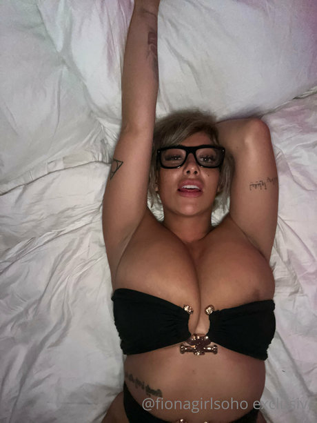 Fiona Siciliano セクシーなスター 画像