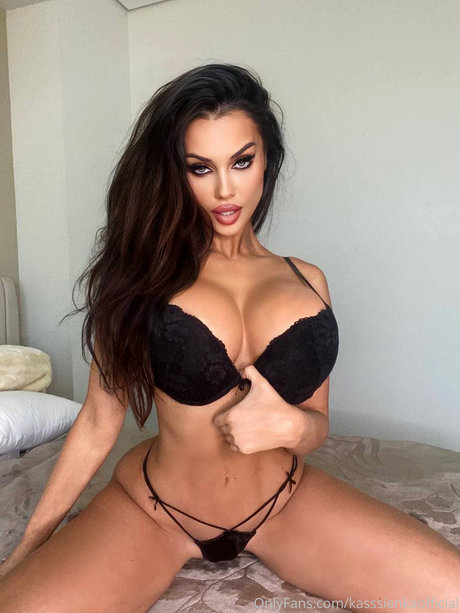 Kasia Bucko 裸のポルノスター 画像