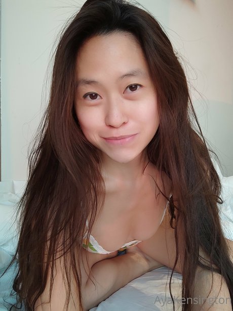 18歳のOnlyFans セクシーヌード 写真