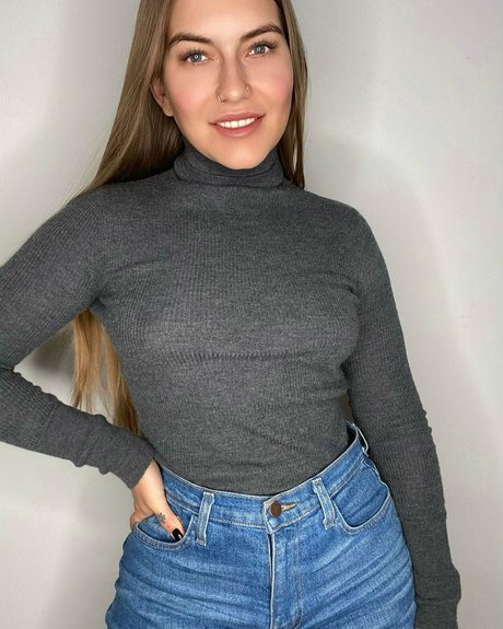 若い熟女OnlyFans ホットセックス 画像