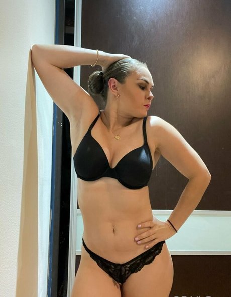 公共の場での猫のOnlyFans アダルト 画像