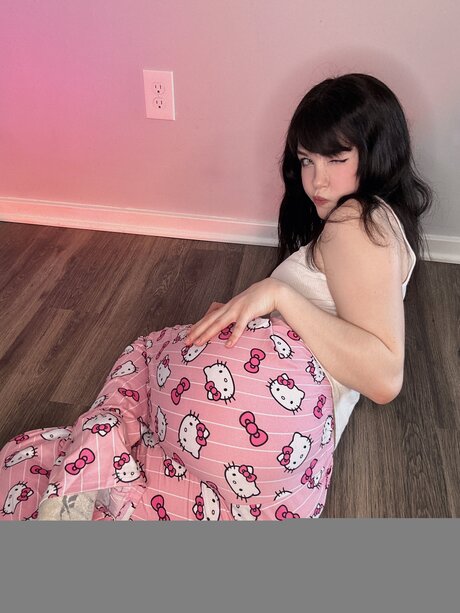 黒檀の小人OnlyFans アダルト 画像