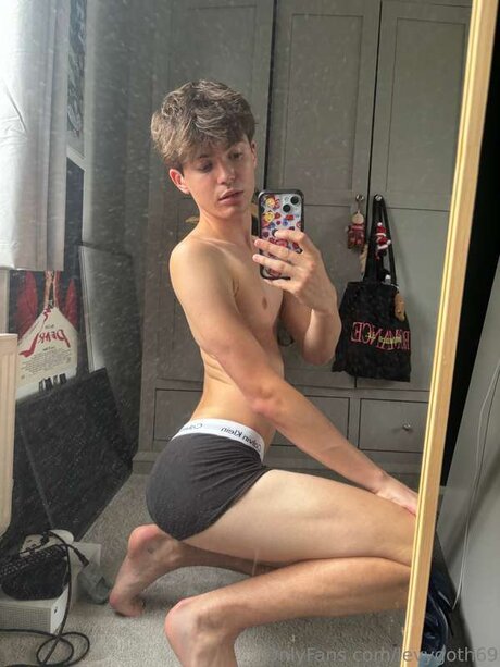 Levygoth69 ポルノスター 高品質 画像