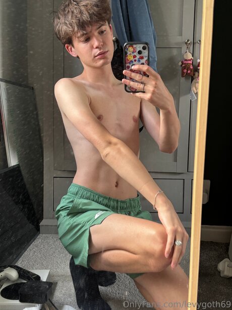 Levygoth69 セックスモデル 画像