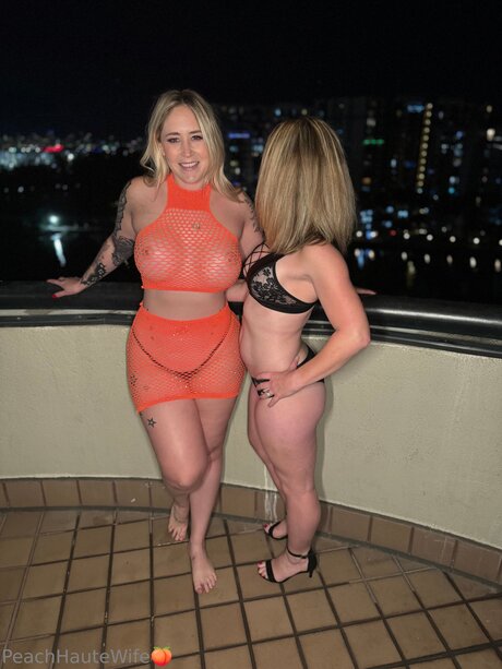 Peachhautewife ポルノスター ヌード ギャラリー