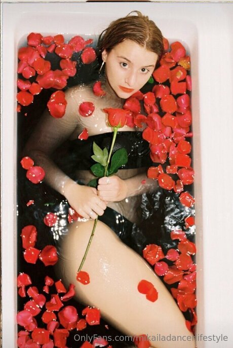 Mikailadancerlifestyle エロティックモデル 写真