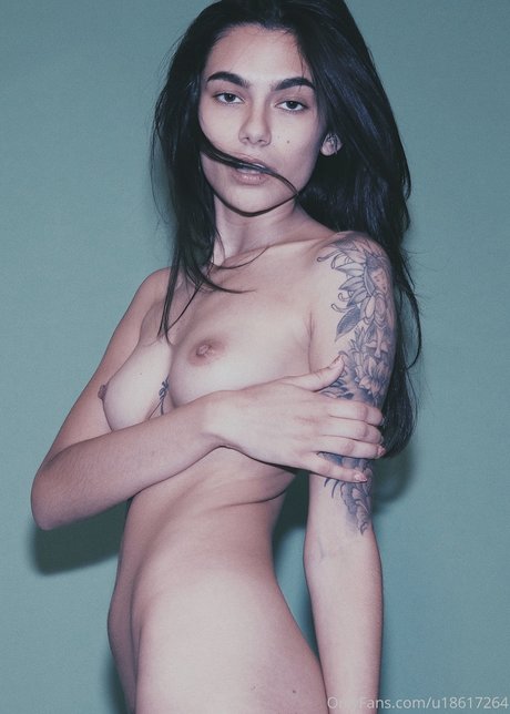 Brianna Itshades 独占ポルノスター 写真