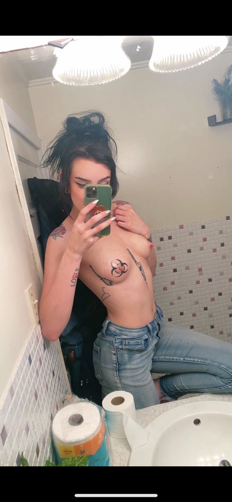 Lil Filth アダルトスター 画像