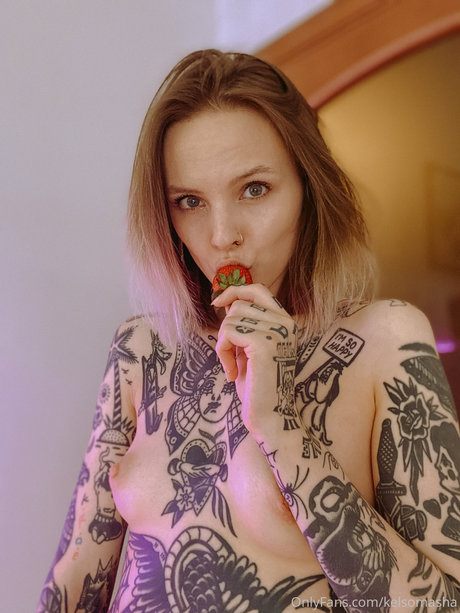 Tattooed Russian ポルノスター パーフェクト ギャラリー