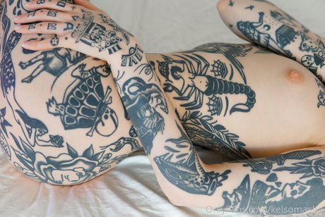 Tattooed Russian HDモデル 写真