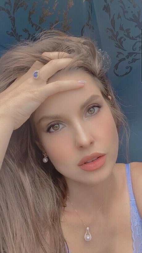 ニューハーフ ドミナトリックス OnlyFans アートxxx 画像