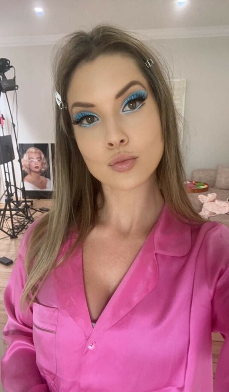 ナイロン足 OnlyFans アートヌード 画像