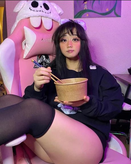 Mooncak eva_ 無料女優 写真