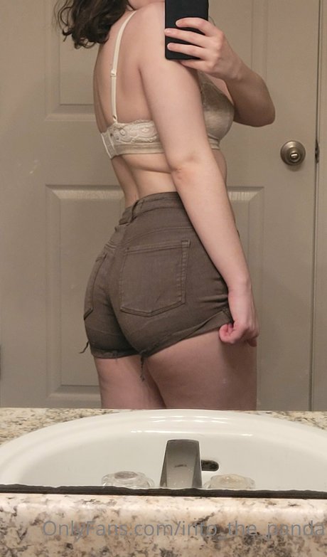 Laine ポルノスター ヌード ギャラリー