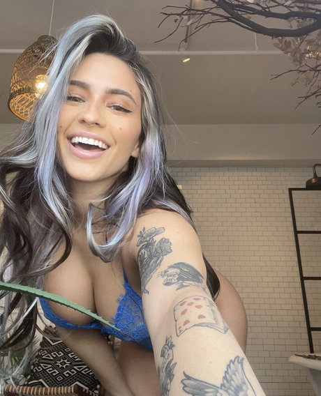 ブルネットの教師OnlyFans 美しい裸 画像