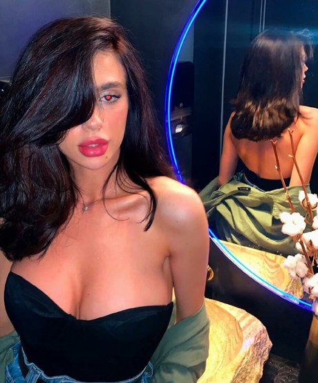 ブルネットの教師OnlyFans セクシーxxx 写真