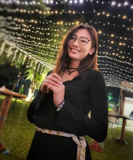 Zumi セクシーなポルノスター 写真