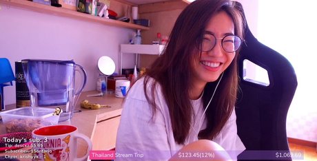 Zumi 裸のモデル 写真