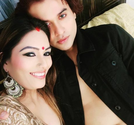 Zoya Rathore トップ女優 写真