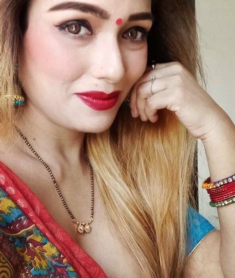 Zoya Rathore セクシー女優 写真