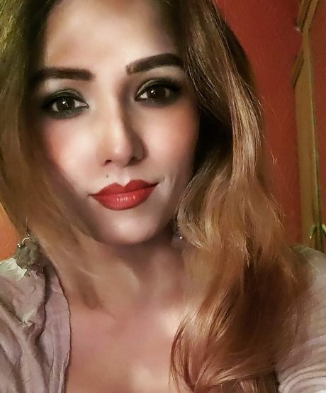 Zoya Rathore 無料モデル 写真