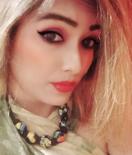 Zoya Rathore 素敵なモデル 写真