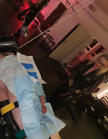 ブルネットのPOV OnlyFans セクシー裸 写真