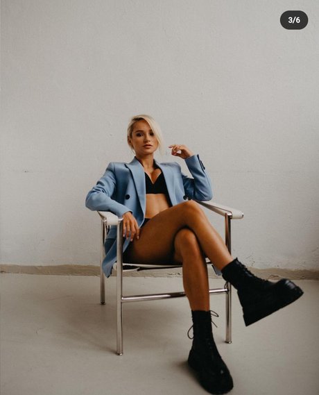 Zuzana Kardos 裸モデル 写真