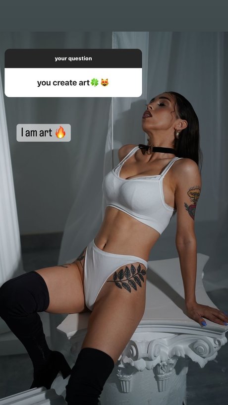 ニューハーフ巨乳OnlyFans アートポルノ 写真