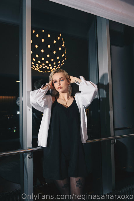 Regina Sahar エロティックなスター 写真
