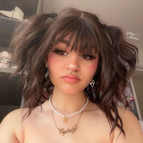 Willow neptune アート女優 写真