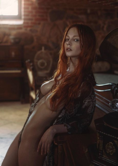 Sonia Red Fox_ 素敵なモデル 写真