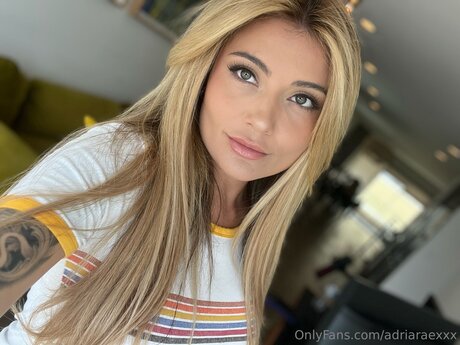 Adriaraexxx 高品質のポルノスター 写真
