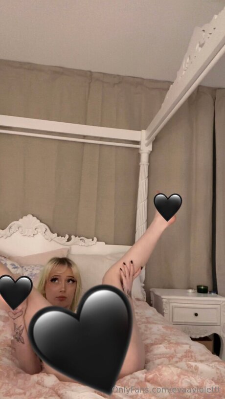 ゴスアジアンOnlyFans セクシーヌード 写真