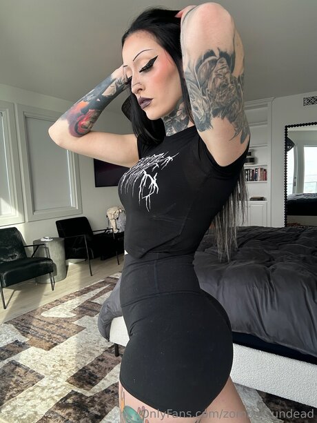 Zombae Undead ポルノスター ホット 写真