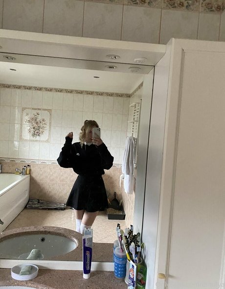 Dinulya ポルノスター エロティック 写真