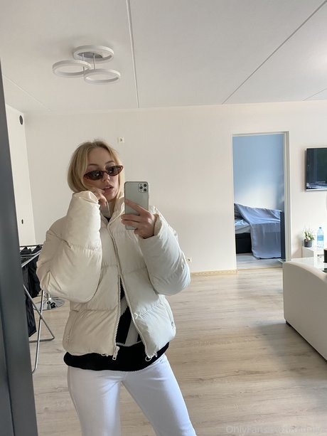 Dinulya ポルノスター 素敵 写真