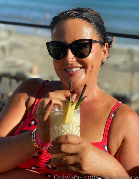 zoeymorena 裸のポルノスター 写真