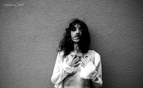 アマチュアトランスオンリーファン セクシーヌード 画像