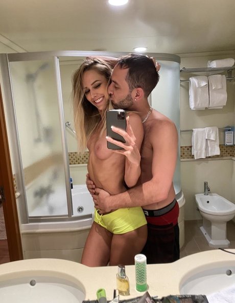 Cliquebaittv ポルノスター ヌード 画像