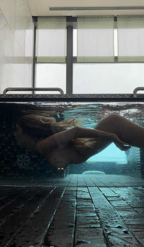 Eva Cadiza ヌードスター 写真