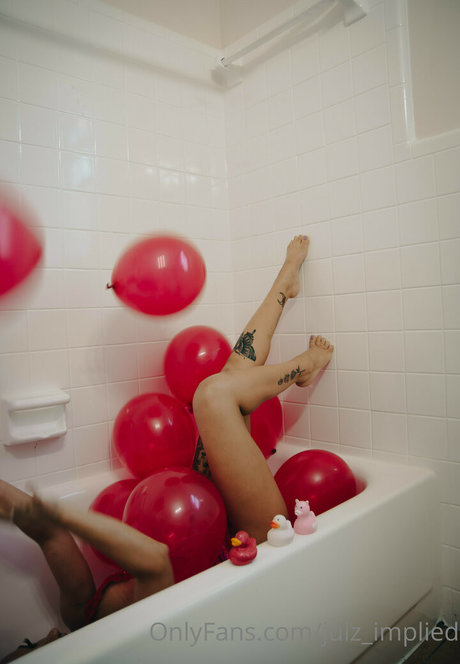 Julz Implied エロティックなモデル 画像