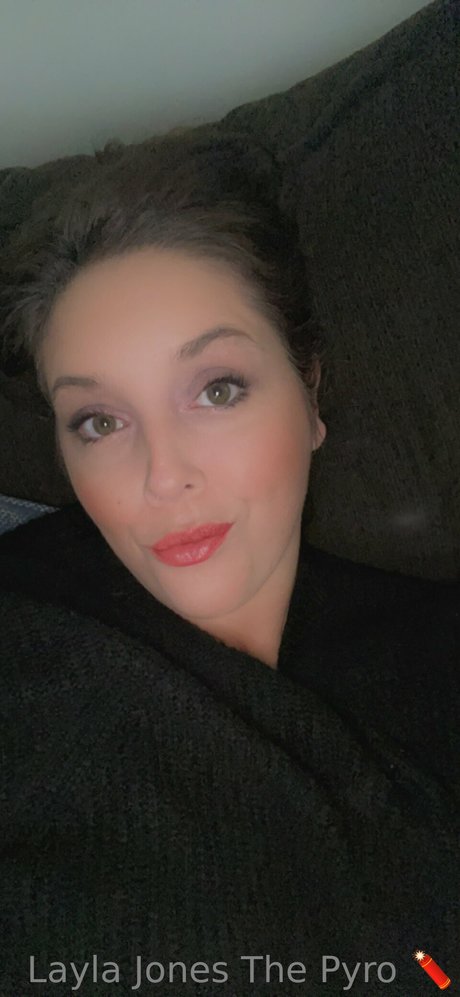 Layla Jones アダルトスター ギャラリー