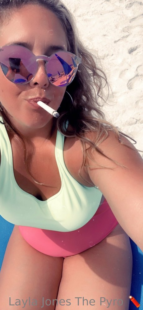 Layla Jones アダルトモデル 写真