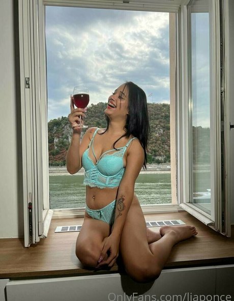 Lia Ponce ポルノスター エロティック 画像