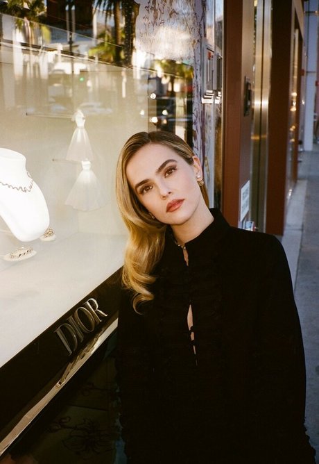 Zoey Deutch ポルノスター セクシー 写真